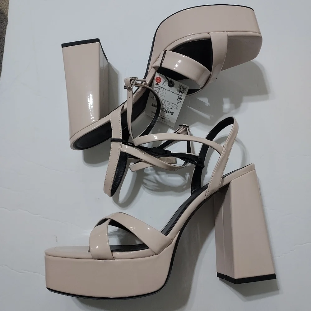 PATENT heeled platform sandals